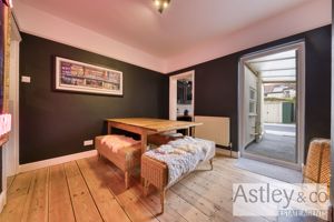 dining room- click for photo gallery